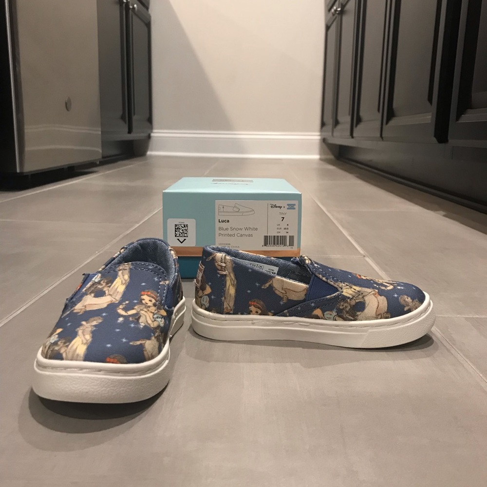 NWT Toddler Girls Disney Snow White Toms